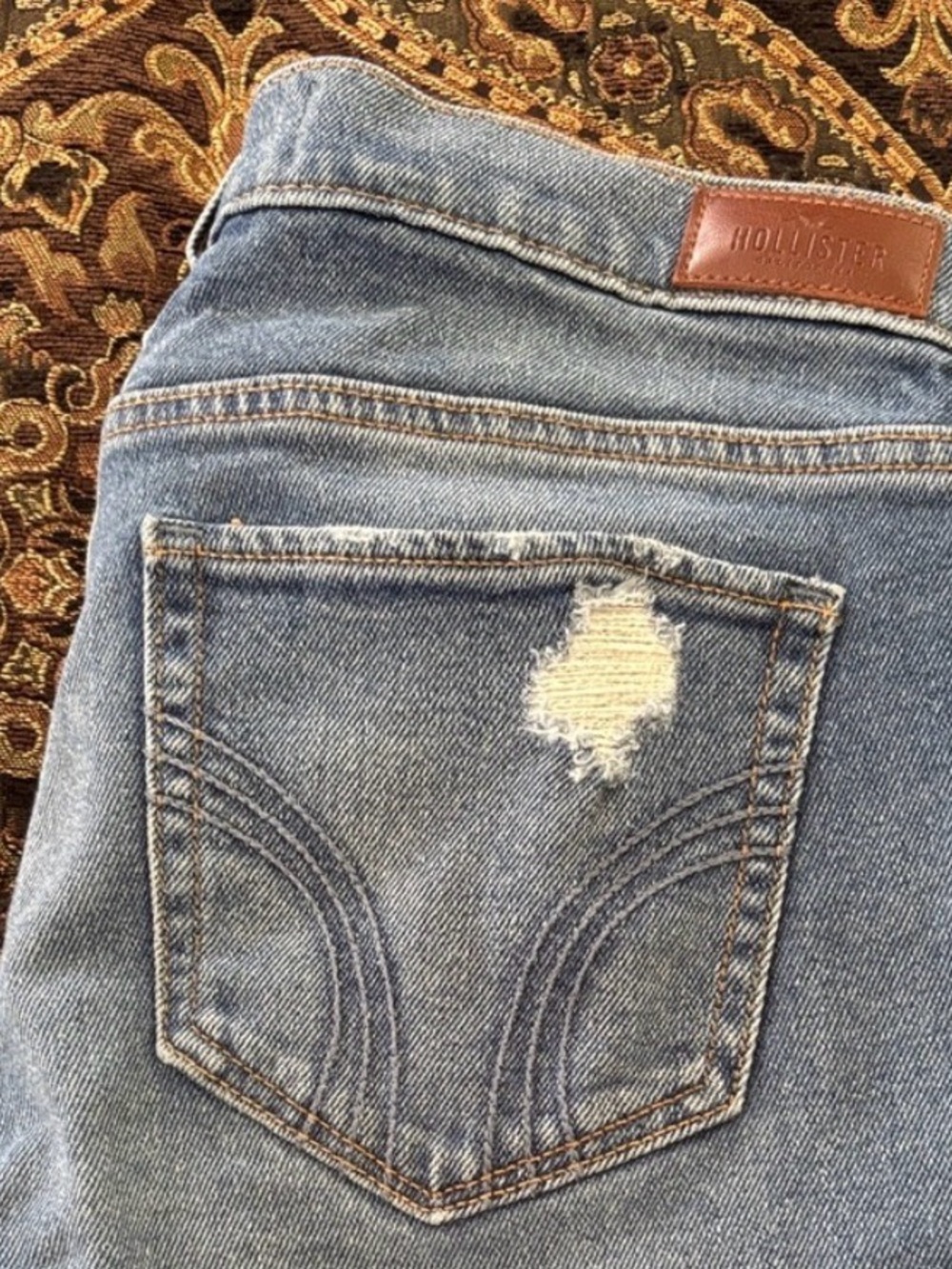 Hollister Distressed low rise, Capri Boyfriend Jeans in Medium Blue